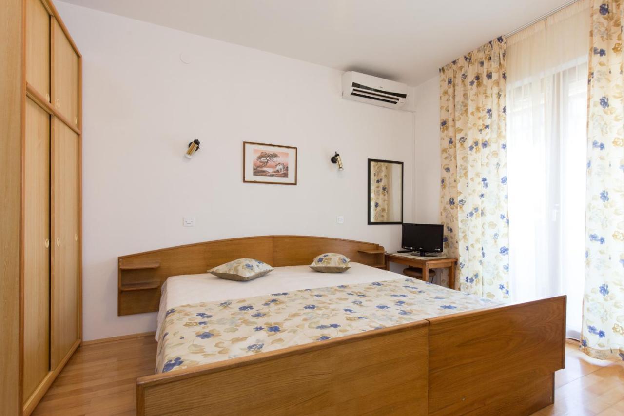 Apartment & Room Dinka, Krk Krk Town Exterior photo